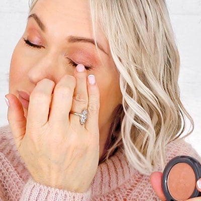 Tap a little on your eyelids to complete the look!