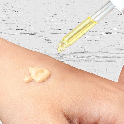 Blend 1-2 drops with foundation/concealer & apply with sponge or brush